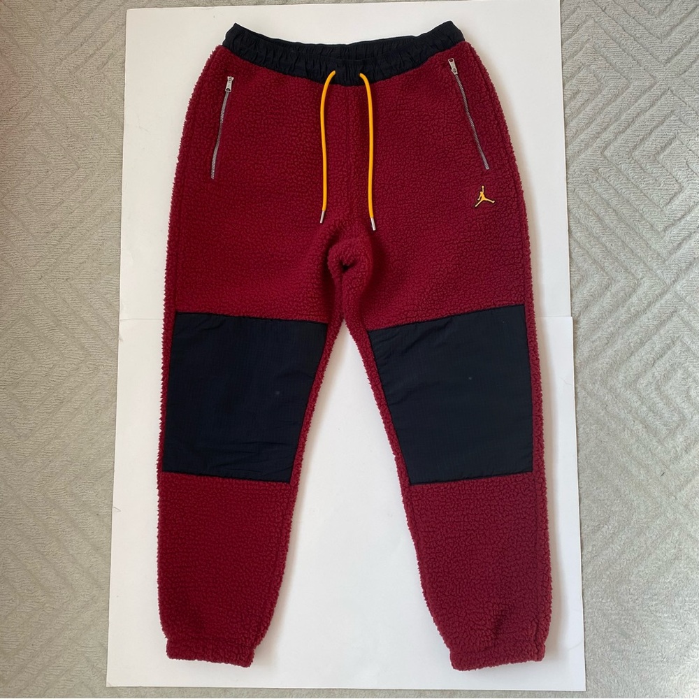 Air Jordan Men's Essential Sherpa Joggers Sweatpants Medium Fleece Red Nike